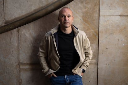 Andrés Iniesta, en un patio interior de la Casa Milà (La Pedrera) para una entrevista concedida a El País.