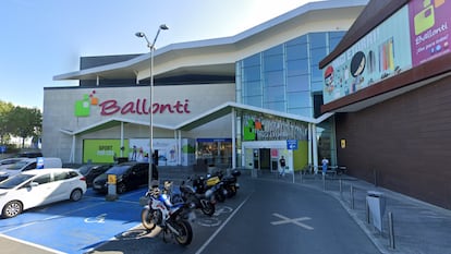 Fachada del centro comercial 'Ballonti', en Vizcaya.