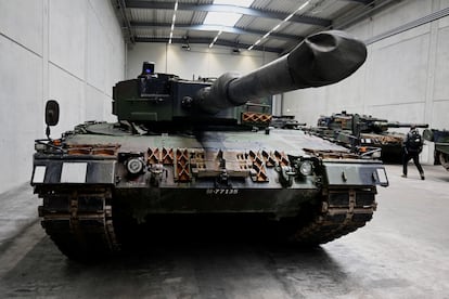 Tanque 'Leopard 2' de Rheinmetall en la planta alemana de Unterluess.