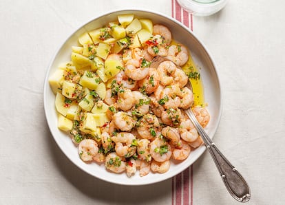 Gambas con chimichurri sobre lienzo