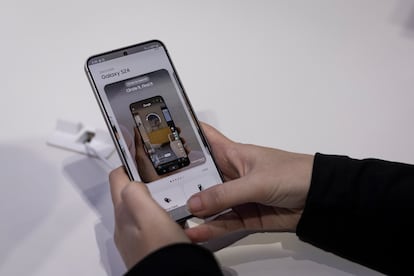 En la imagen, el teléfono Samsung Galaxy S24.