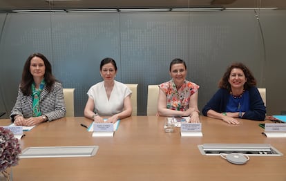 De izquierda a derecha, Maria Samoilova, responsable del fondo ‘IB Deuda Impacto España’; Ángela Pérez, presidenta de Cofides; Elena Rodríguez, secretaria general de Inclusión; y Blanca Hernández, fundadora y presidenta de tuTechô.