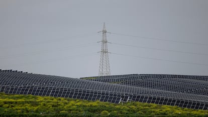 Planta fotovoltaica en la localidad sevillana de Guillna.