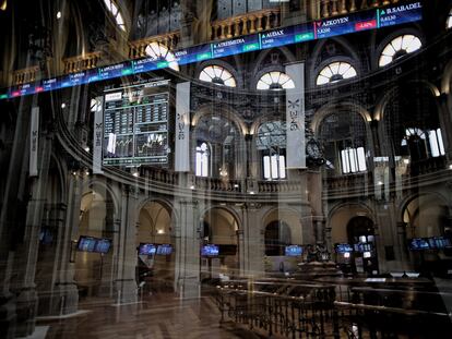 Paneles del Ibex 35 en la Bolsa de Madrid, este jueves
10/04/2025