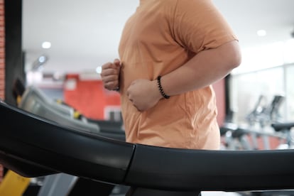 Una persona en el gimnasio.