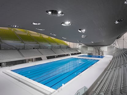 El London Aquatics Centre de Zaha Hadid, que está presente en la muestra en una maqueta.
