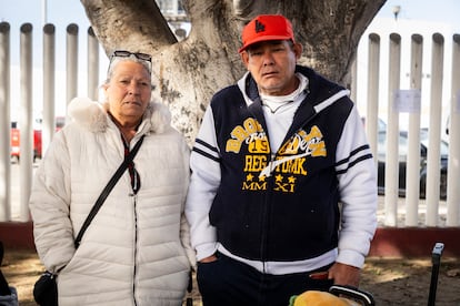 Caridad Hernández and Jorge Ramos at the El Chaparral checkpoint in Tijuana, Baja California.