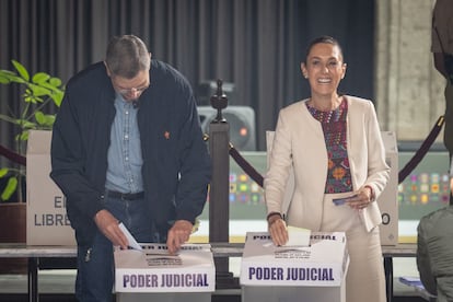 Claudia Sheinbaum emite su voto en Ciudad de México.