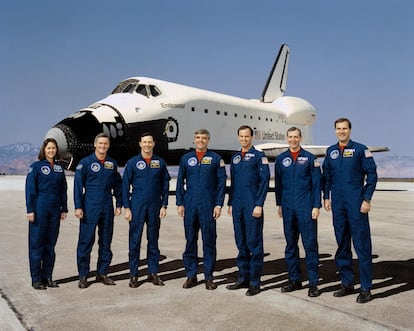 Kathryn Thornton, with the rest of the crew of the first flight of the shuttle 'Endeavour' in 1992.