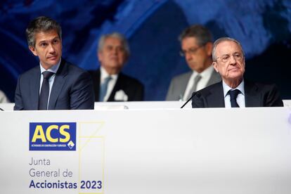 El consejero delegado de ACS, Juan Santamaría, junto al presidente del grupo, Florentino Pérez.