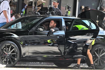 Chris Hemsworth shoots 'Crime 101' in Los Angeles in October 2024.