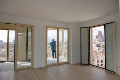 Interior de uno de los pisos de Illa Glòries, en Barcelona. De las 239 viviendas, algunas miran a la plaza, otras a Meridiana y los Encants, y otras a la Gran Via y Sagrada Familia.
