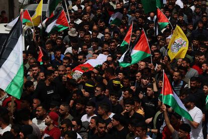 Mourners carry the body of 14-year-old Palestinian-American Amir Rabee. 