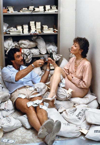 Tom Selleck and Carol Burnett in a 1984 promotional image for 'Magnum, P.I.'