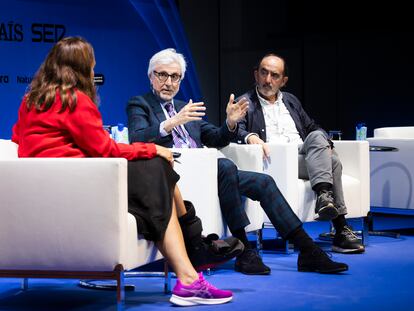 Enrique Goñi (en el centro), en el foro World in Progress celebrado en Barcelona, en octubre de 2024.