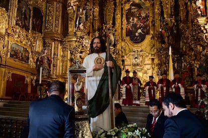 The first stop on the tour was the Metropolitan Cathedral in Mexico City, where it remained until July 31.