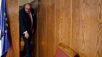 Koldo García llega a la comisión de investigación sobre la supuesta trama en el Senado el 22 de abril del año pasado.