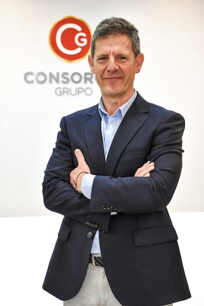 Jesús Gómez asume la dirección de Grupo Consorcio, coincidiendo con el 75 aniversario de esta empresa. Liderará todas las sociedades que integran el grupo en España, Italia y Perú. Ingeniero agrónomo de formación, tiene una sólida trayectoria en el sector alimentario y de retail, partiendo de sus inicios en el grupo Dia y continuando como director general y consejero delegado en compañías como Agroalimediterránea y Grupo Foodiverse.